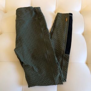 Lucy workout leggings- size small